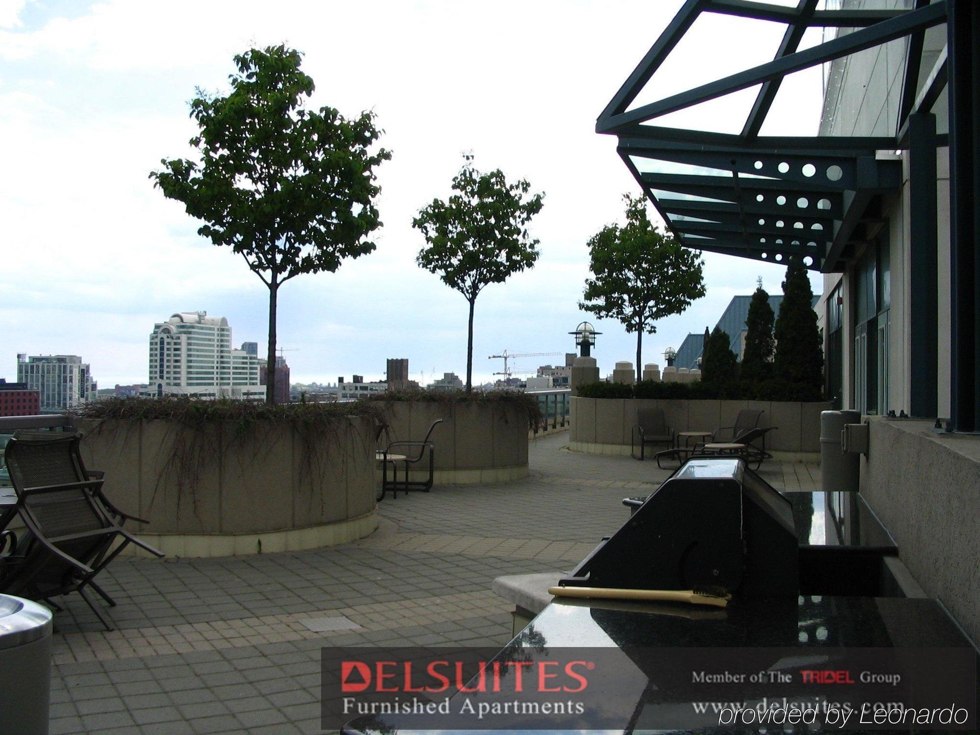 Toronto Luxury Accommodations - Qwest Exterior photo